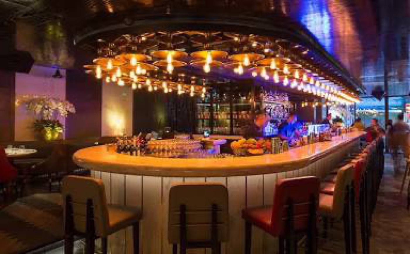 Restaurants & Lounges